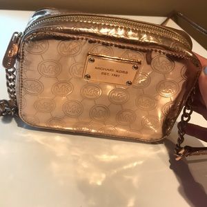 Adorable little michael kors cross body. Rose gold